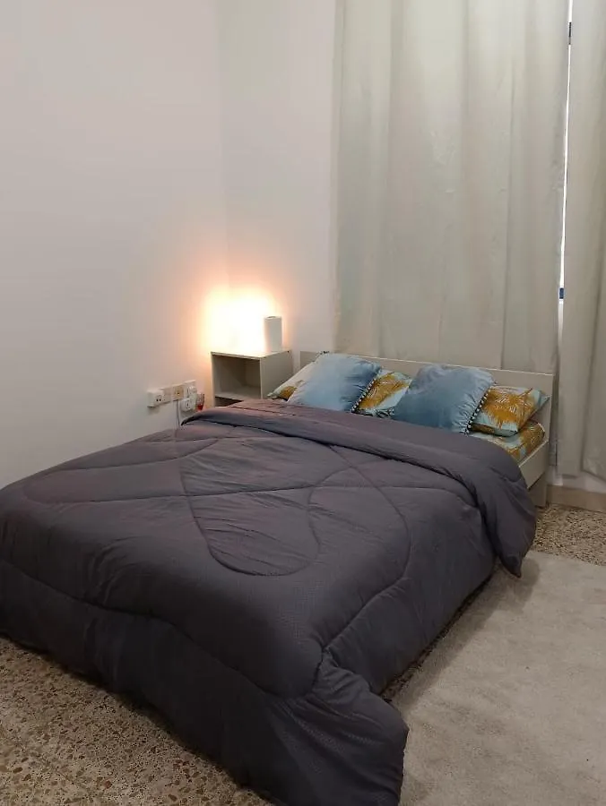 Habitación en casa particular Affordable Transient - Not A Hotel - Sharing Kitchen And Washrooms Abu Dabi