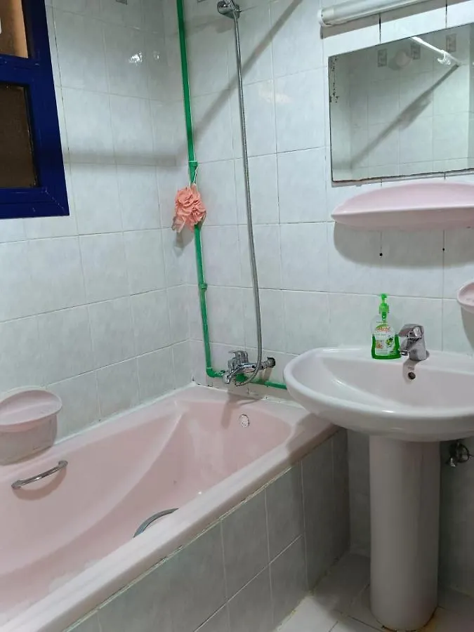 Affordable Transient - Not A Hotel - Sharing Kitchen And Washrooms Abu Dhabi Homestay