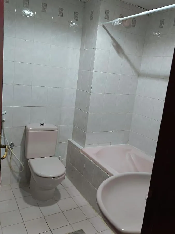 Homestay Affordable Transient - Not A Hotel - Sharing Kitchen And Washrooms Abu Dhabi